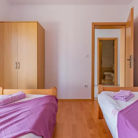 Apartman Lovely Apartment In Medulin With Kitchen