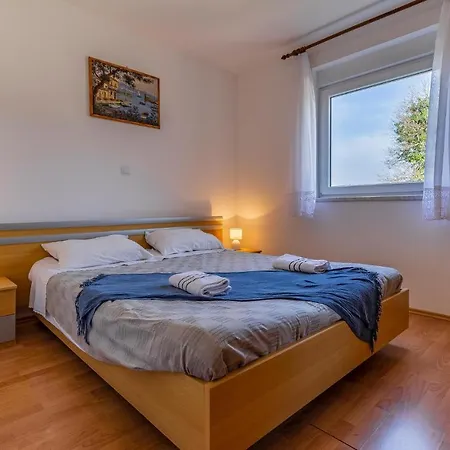 Apartman Lovely Apartment In Medulin With Kitchen