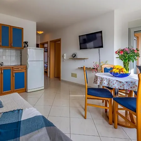 Lovely Apartment In Medulin With Kitchen Medulin