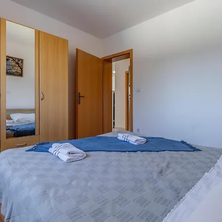 Lovely Apartment In Medulin With Kitchen *