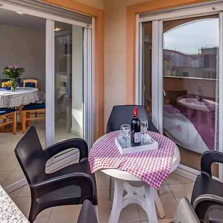 Lovely Apartment In Medulin With Kitchen * Medulin